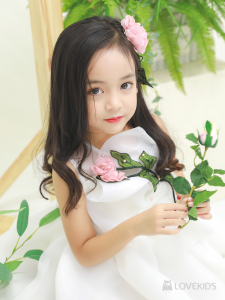 Chị Nguyệt ‘thảo mai’ khoe con gái 7 tuổi catwalk chuyên nghiệp
